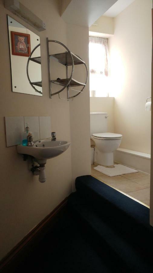 The Three Horseshoes Drayton Parslow Экстерьер фото
