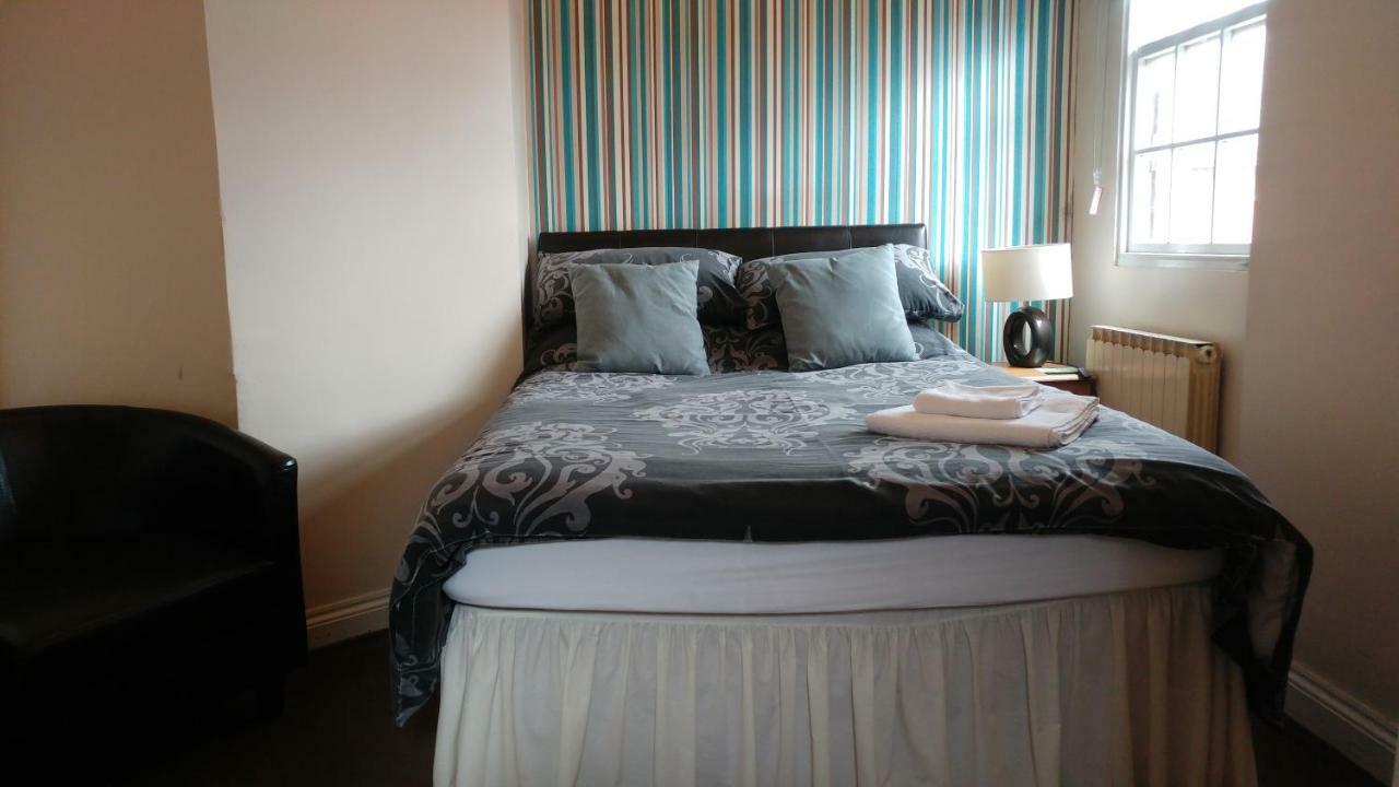 The Three Horseshoes Drayton Parslow Экстерьер фото