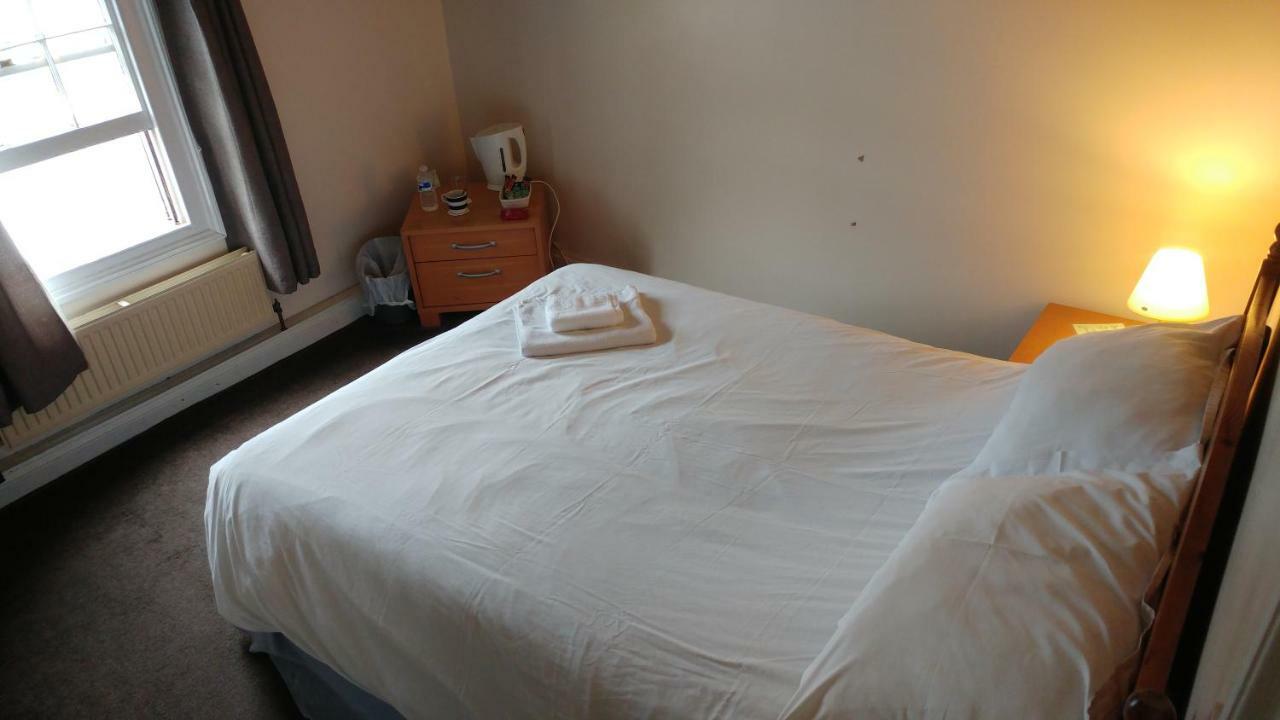 The Three Horseshoes Drayton Parslow Экстерьер фото