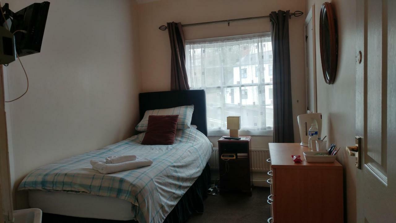 The Three Horseshoes Drayton Parslow Экстерьер фото
