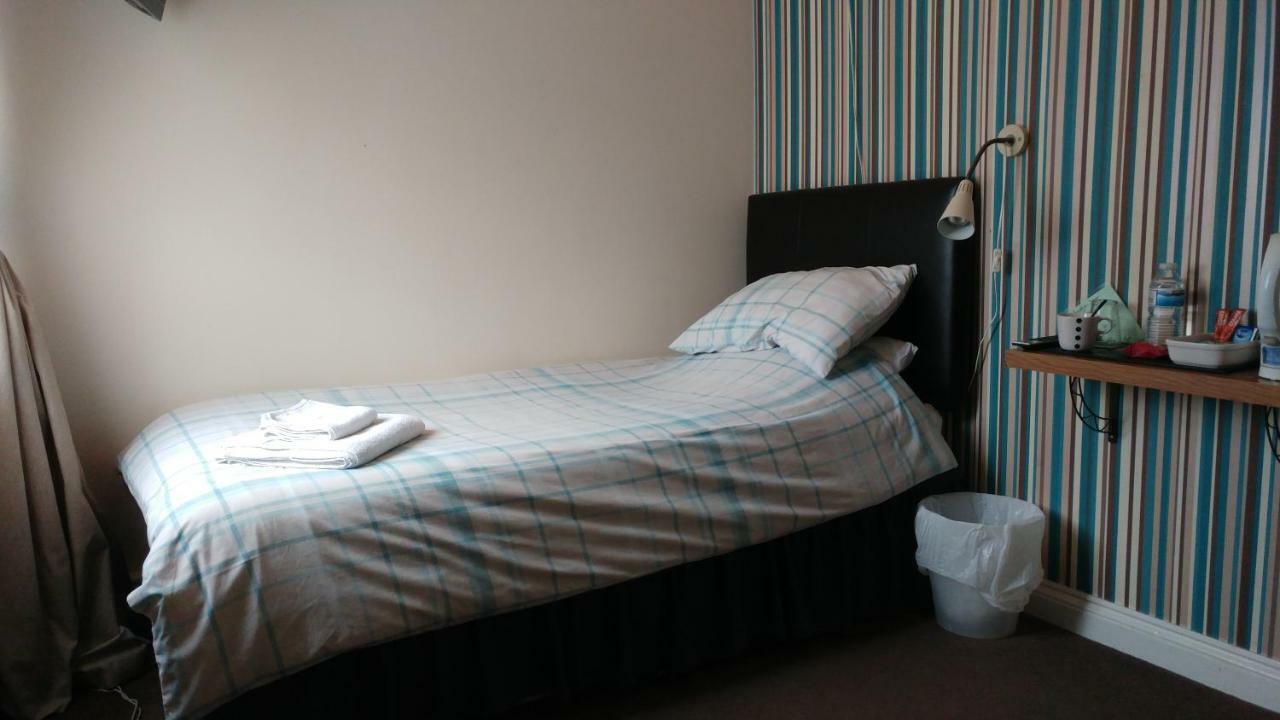 The Three Horseshoes Drayton Parslow Экстерьер фото