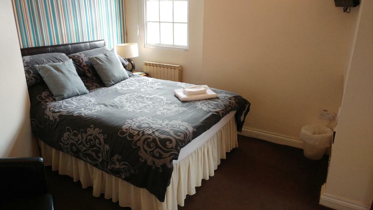 The Three Horseshoes Drayton Parslow Экстерьер фото